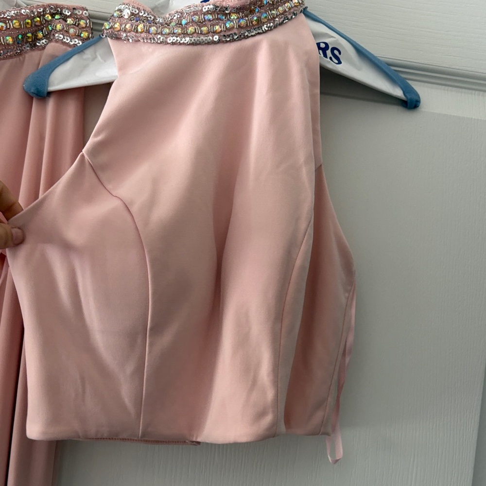 Elegant Pink Sleeveless Two Piece Set with Beaded Neckline